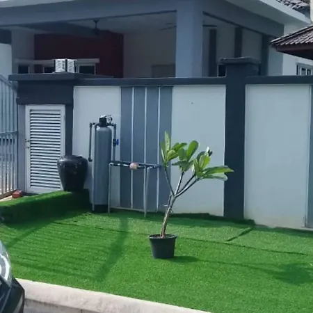 Jauzara Homestay Berkolam Renang Port Dickson Exterior photo