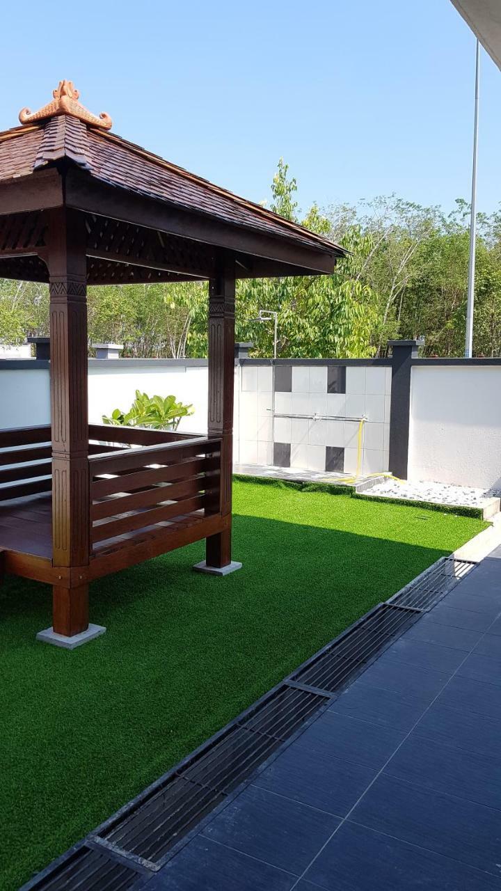 Holiday home Jauzara Berkolam Renang Port Dickson