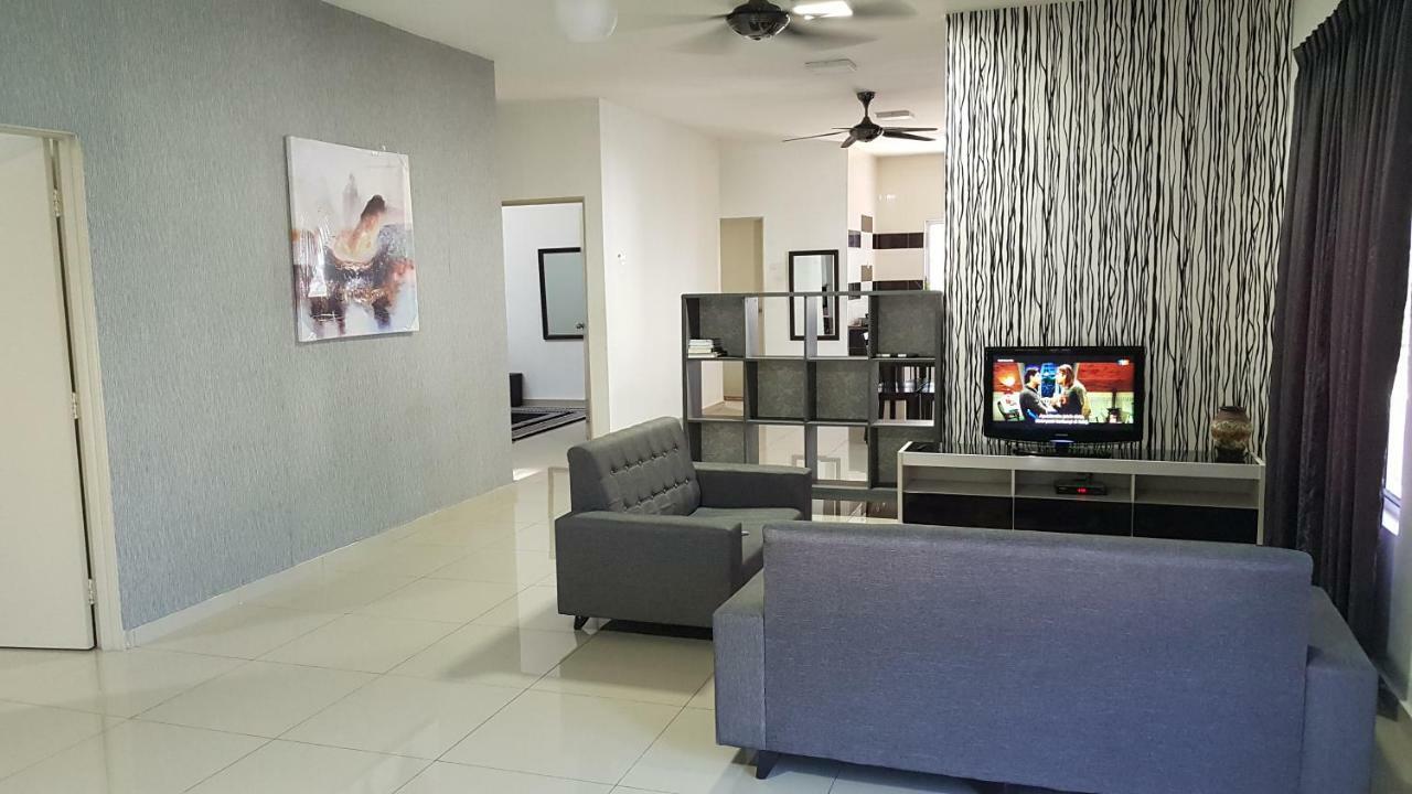 Jauzara Berkolam Renang Holiday home