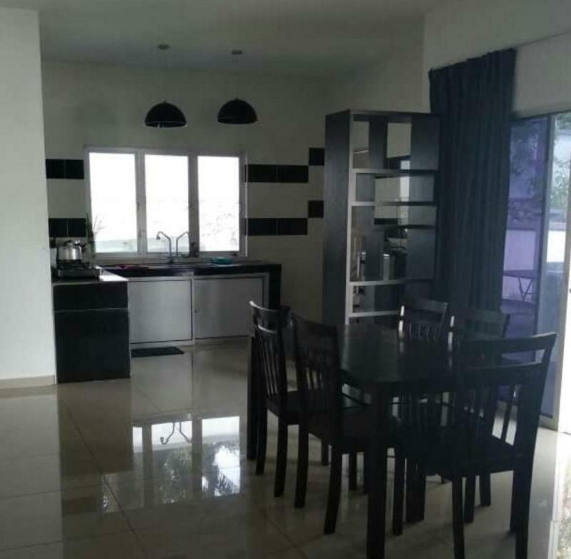 Jauzara Berkolam Renang Holiday home *