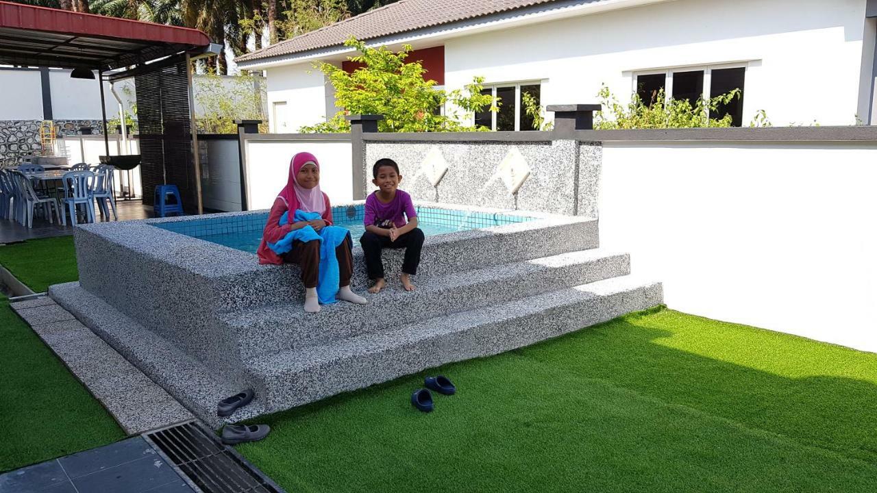 Jauzara Berkolam Renang