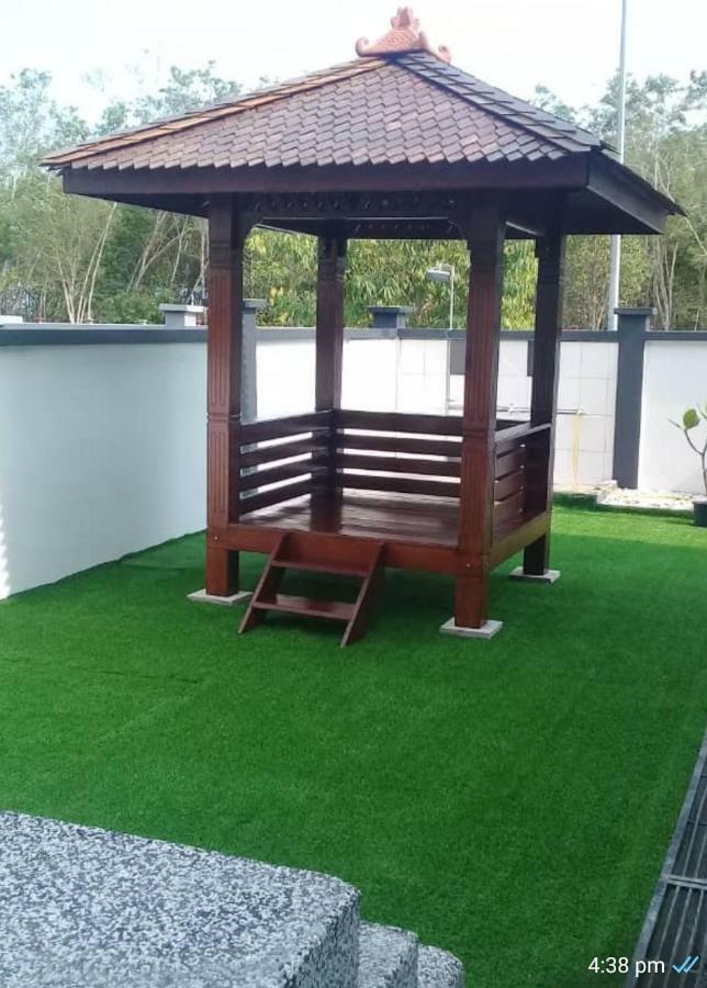 Jauzara Berkolam Renang Holiday home *